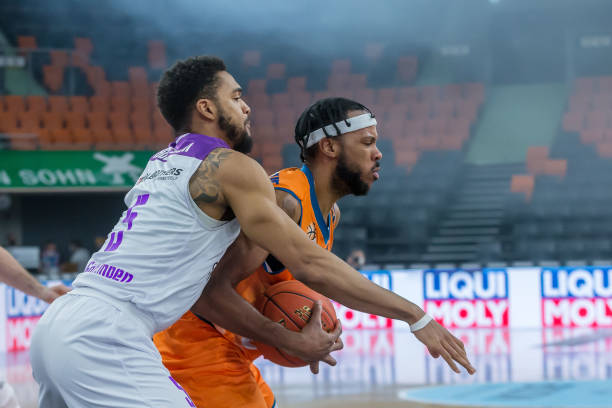 首仍有一定 首仍有一定