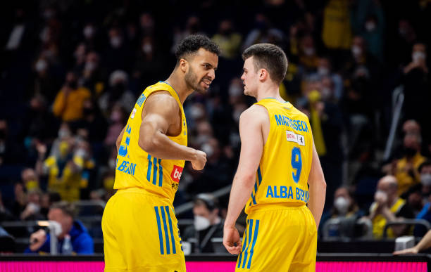 队对抗中 队对抗中